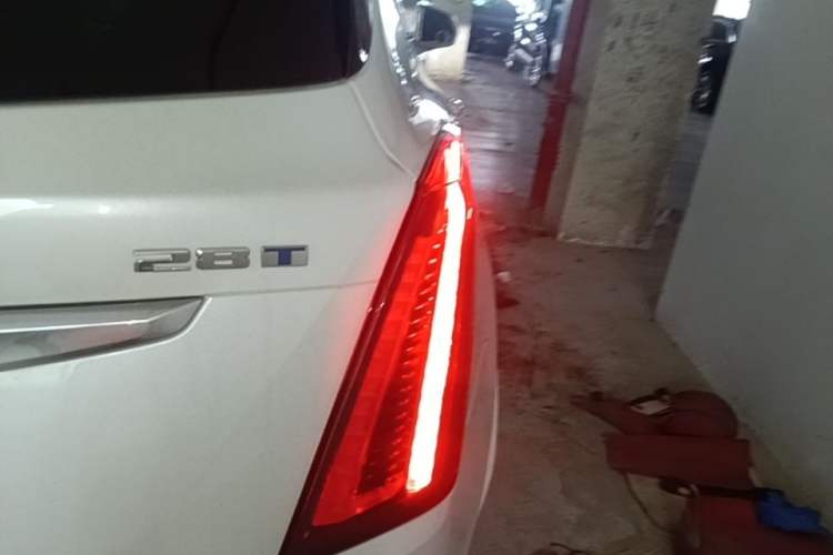 Used Cadillac XT5 2024 2.0T Two-Wheel Drive Fashion Edition Right Rear Taillight