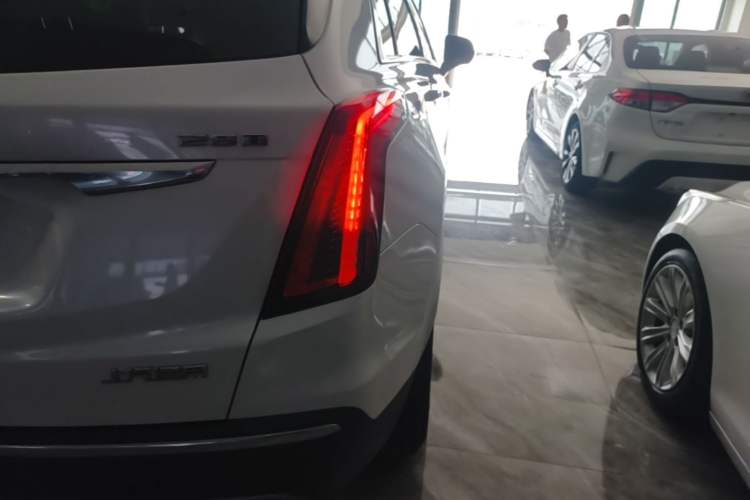 Used Cadillac XT5 2024 2.0T Two-Wheel Drive Fashion Edition Right Rear Taillight