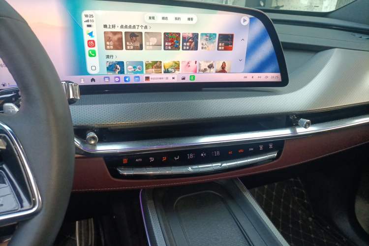 Used Cadillac XT5 2025 2.0T Platinum Edition Audio And AC Panel