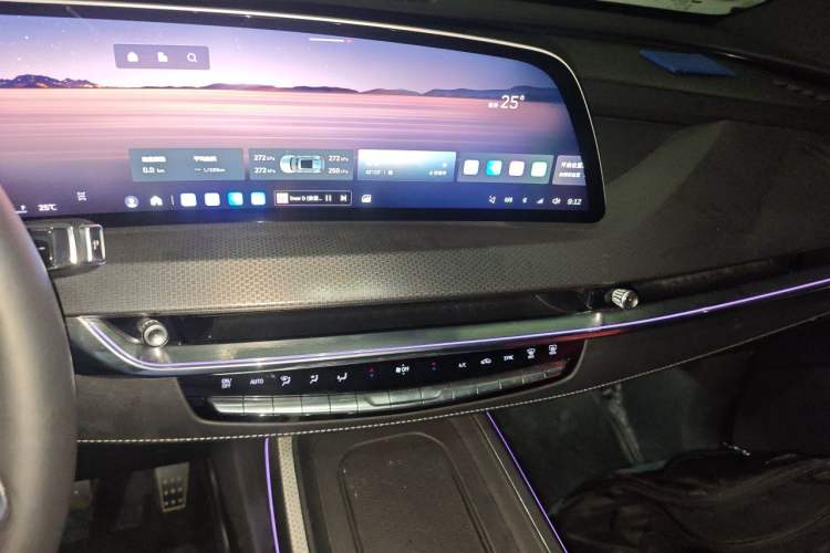 Used Cadillac XT5 2025 2.0T Luxury Version Audio And AC Panel