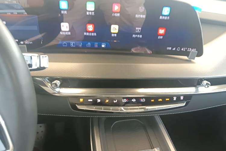 Used Cadillac XT5 2025 2.0T Luxury Version Audio And AC Panel