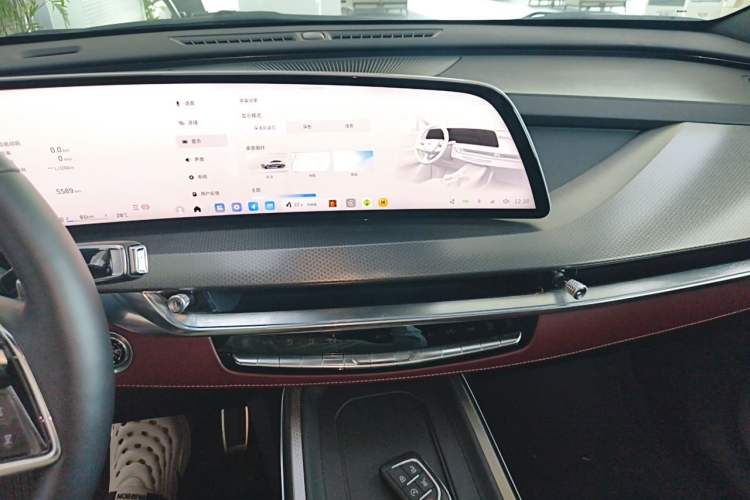 Used Cadillac XT5 2025 2.0T Platinum Edition Audio And AC Panel