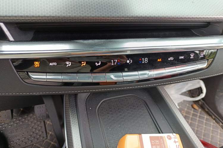 Used Cadillac XT5 2025 2.0T Luxury Version Audio And AC Panel
