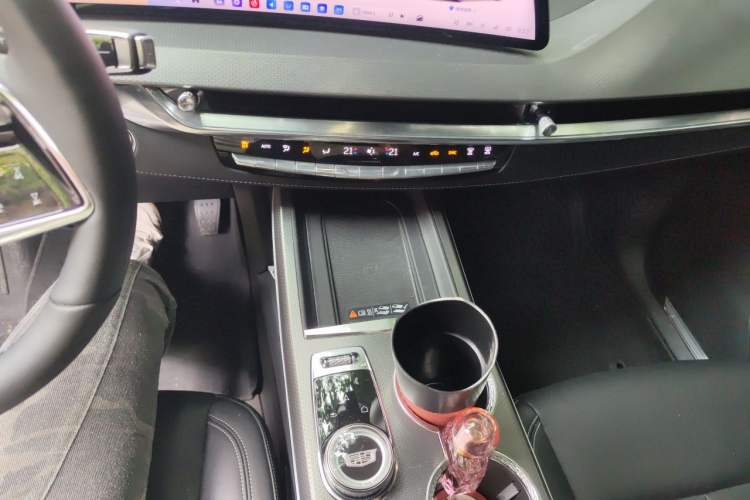 Used Cadillac XT5 2025 2.0T Luxury Version Audio And AC Panel