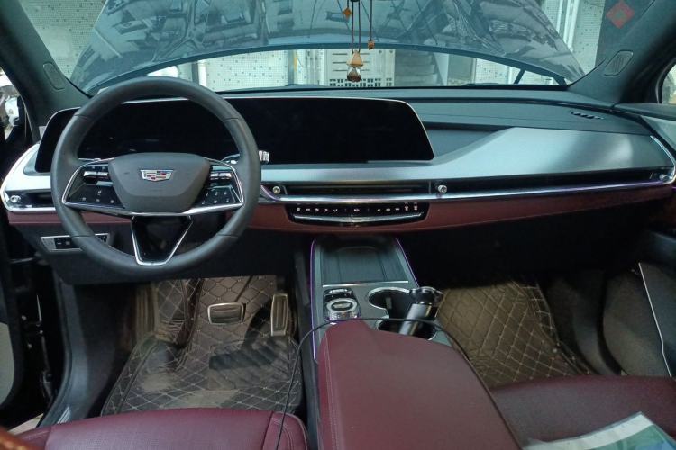 Used Cadillac XT5 2025 2.0T Platinum Edition Center Console
