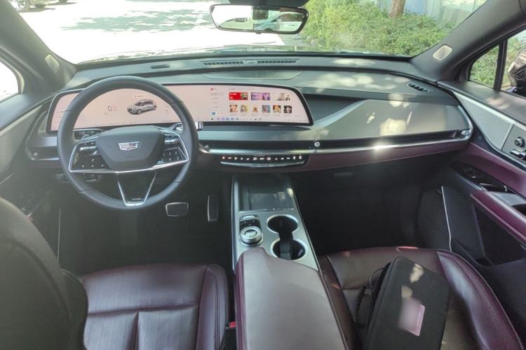 Used Cadillac XT5 2025 2.0T Platinum Edition Center Console