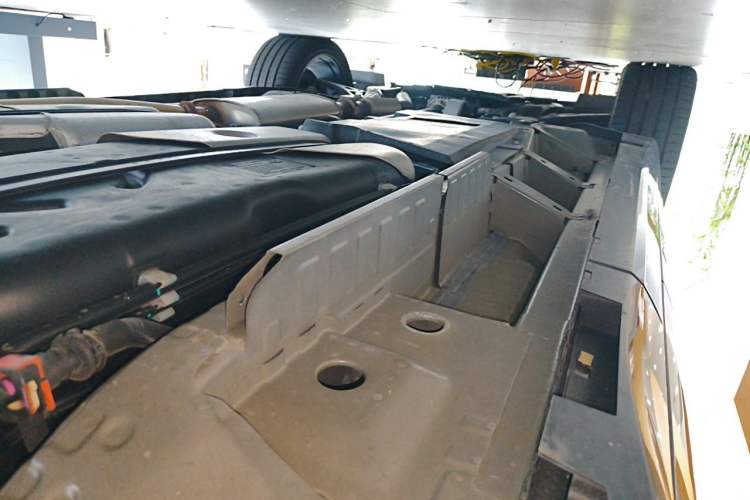 Used Cadillac XT5 2025 2.0T Platinum Edition Chassis Rear Left
