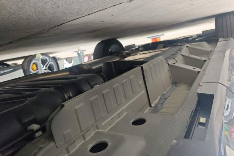 Used Cadillac XT5 2025 Model 2.0T Metropolitan Edition Chassis Rear Left