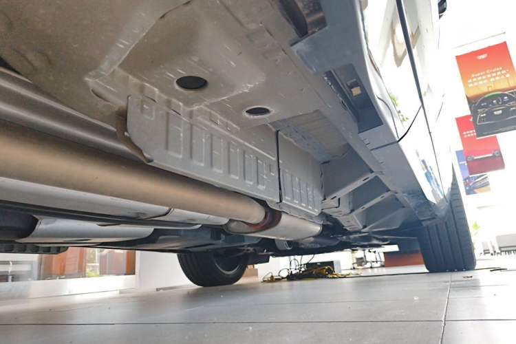 Used Cadillac XT5 2025 2.0T Platinum Edition Chassis Rear Right