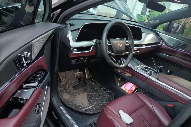 Used Cadillac XT5 2025 2.0T Platinum Edition Driver Seat