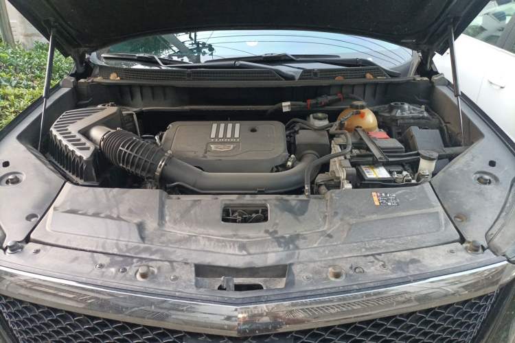 Used Cadillac XT5 2025 2.0T Platinum Edition Engine Bay