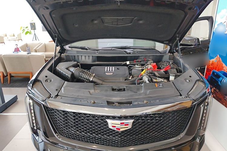 Used Cadillac XT5 2025 2.0T Platinum Edition Engine Bay