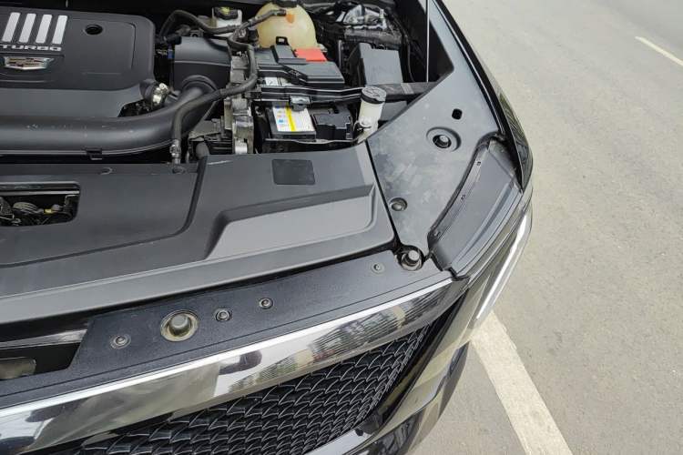 Used Cadillac XT5 2025 2.0T Prestige Version Engine Bay Left