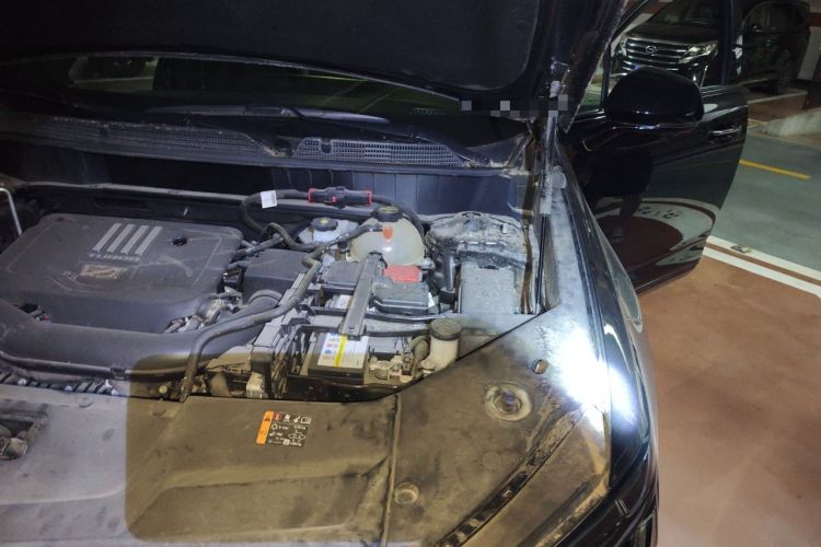Used Cadillac XT5 2025 2.0T Luxury Version Engine Bay Left