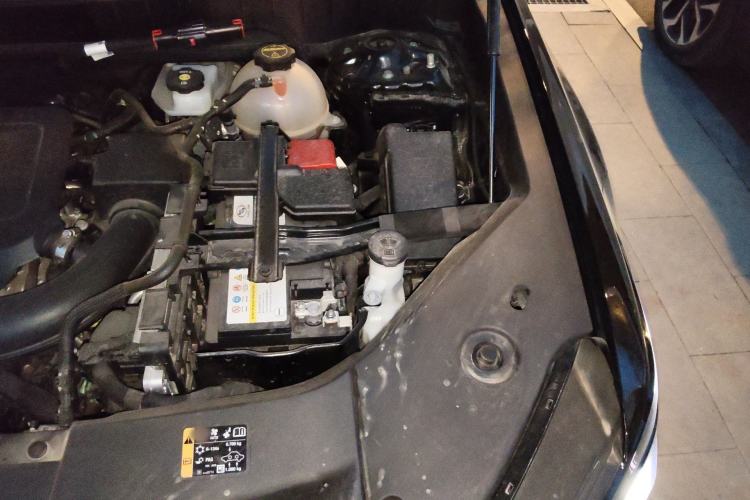 Used Cadillac XT5 2025 2.0T Prestige Version Engine Bay Left