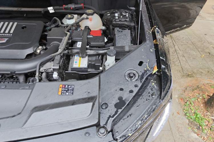 Used Cadillac XT5 2025 2.0T Prestige Version Engine Bay Left