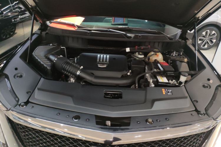 Used Cadillac XT5 2025 2.0T Platinum Edition Engine Bay