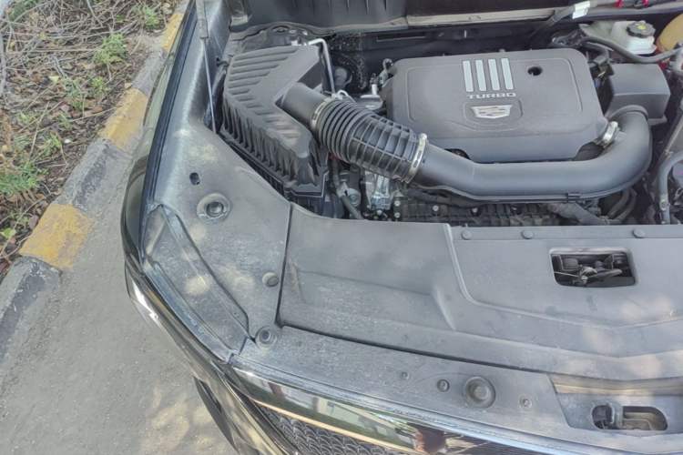 Used Cadillac XT5 2025 2.0T Platinum Edition Engine Bay Right