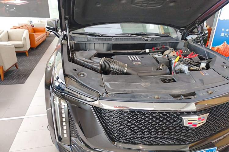 Used Cadillac XT5 2025 2.0T Platinum Edition Engine Bay Right