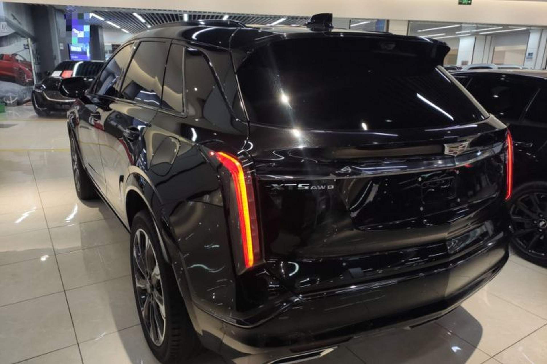 Used Cadillac XT5 2025 2.0T Platinum Edition Exterior 2