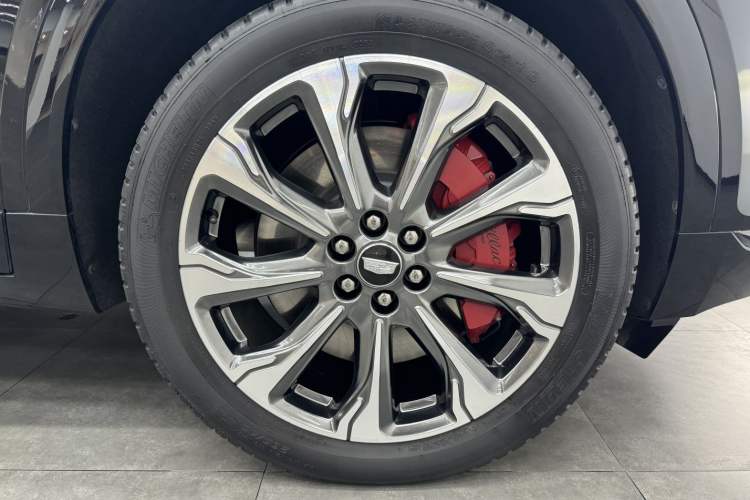 Used Cadillac XT5 2025 2.0T Platinum Edition Exterior 3