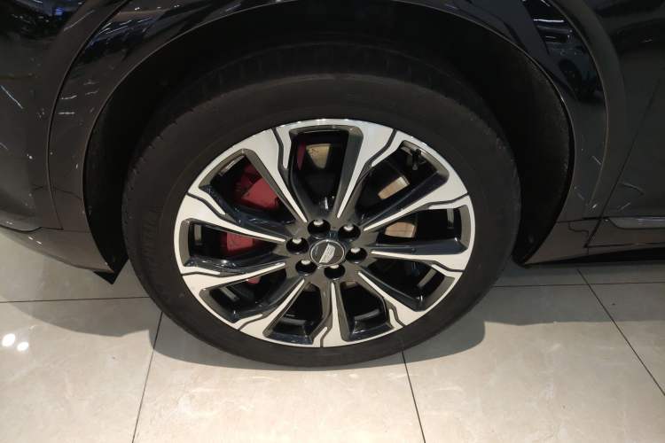 Used Cadillac XT5 2025 2.0T Platinum Edition Exterior 4