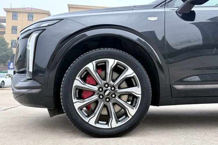 Used Cadillac XT5 2025 2.0T Platinum Edition Exterior 9