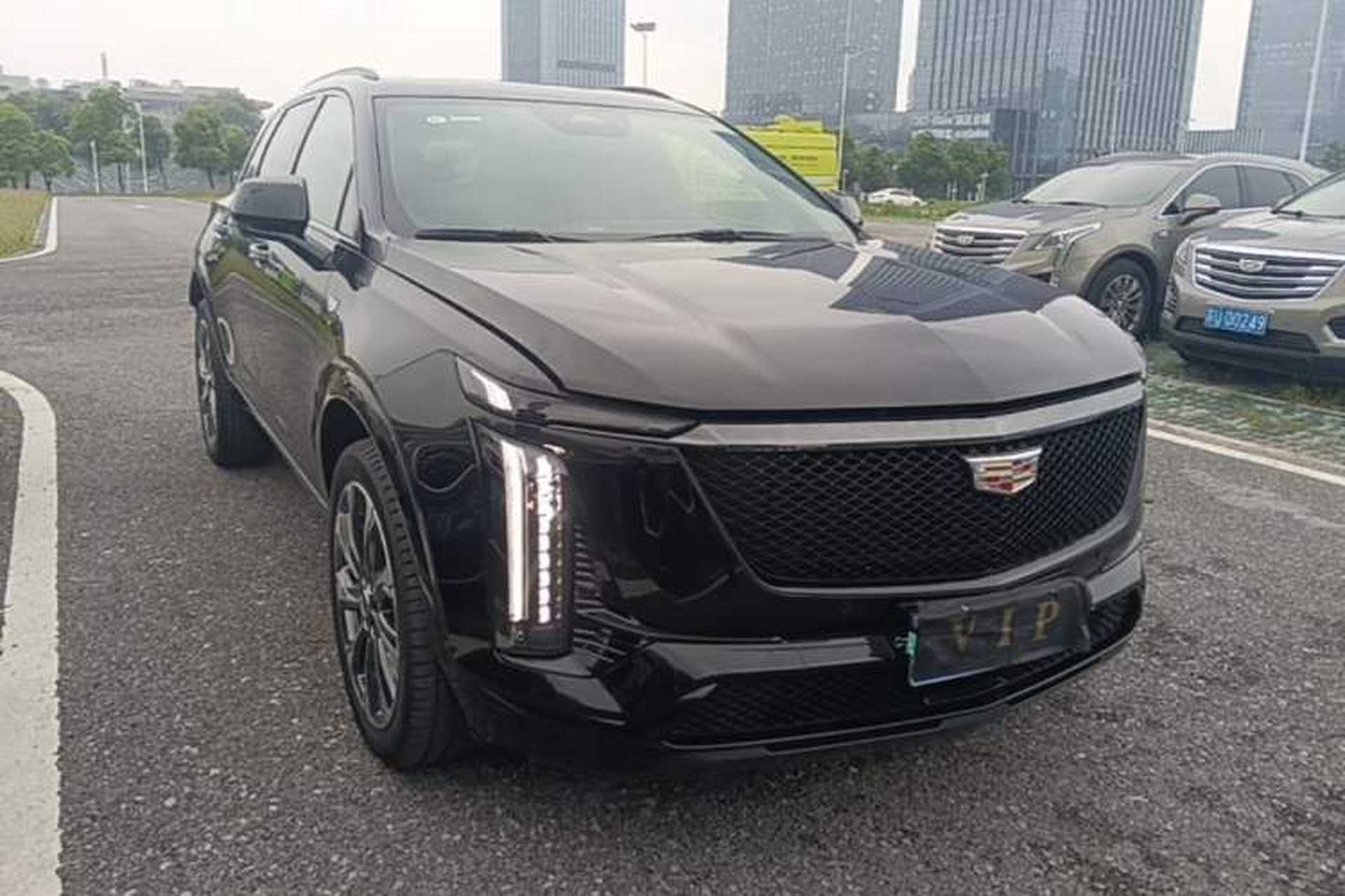 Used Cadillac XT5 2025 2.0T Platinum Edition Front Right 45 Deg