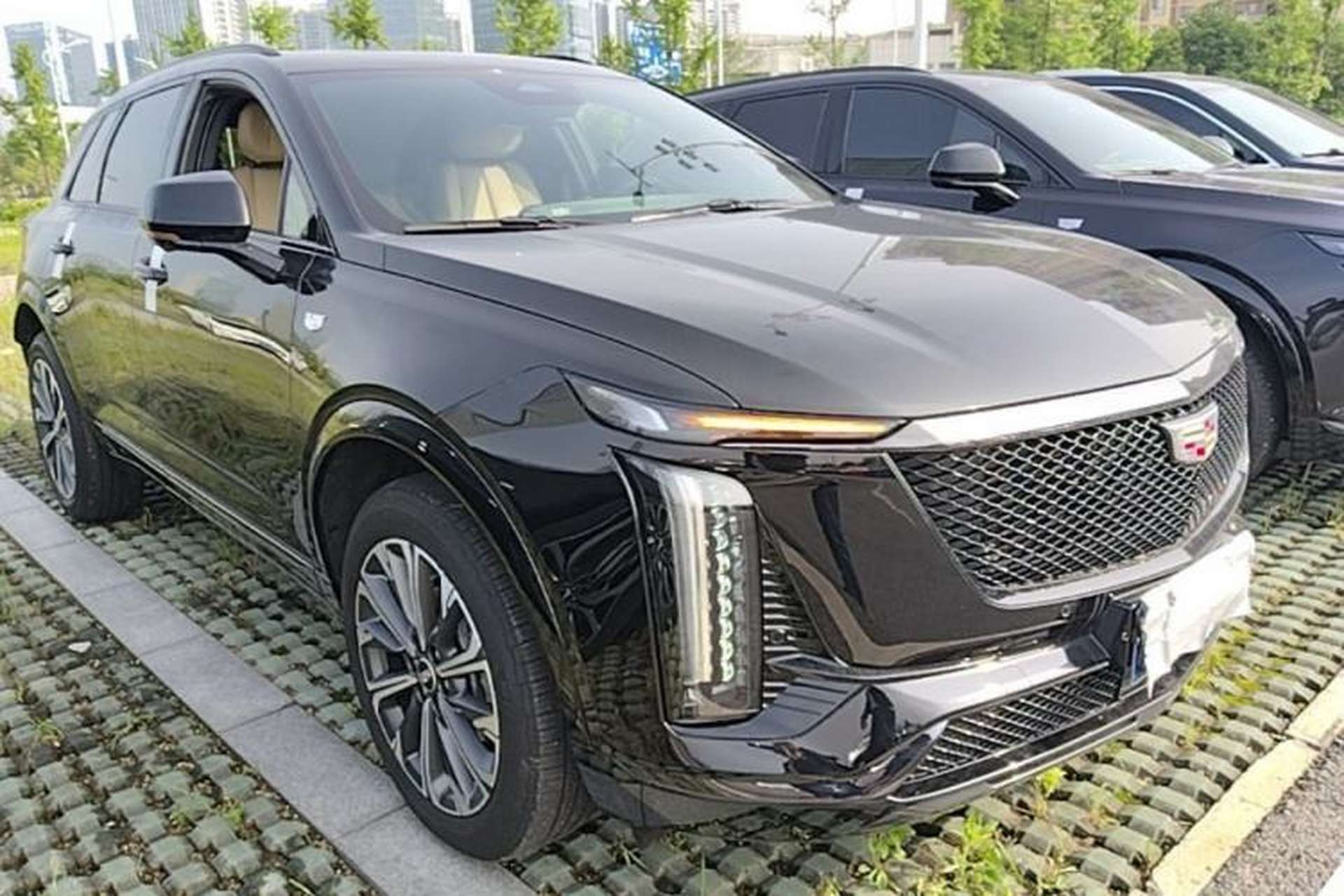 Used Cadillac XT5 2025 2.0T Luxury Version Front Right 45 Deg