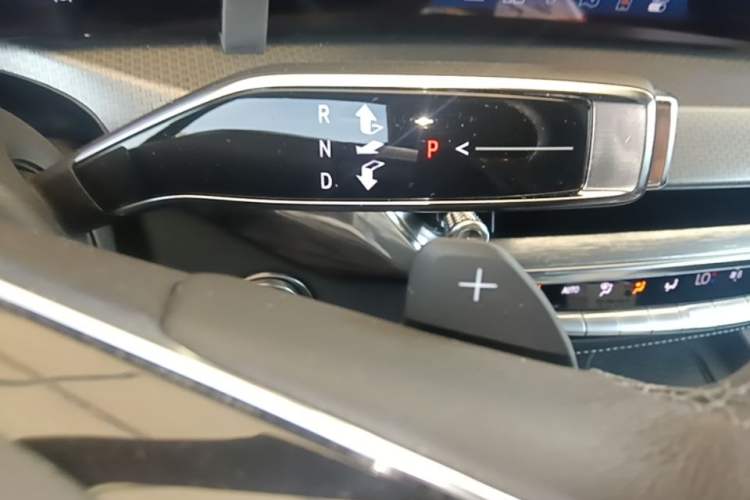 Used Cadillac XT5 2025 2.0T Luxury Version Gear Lever