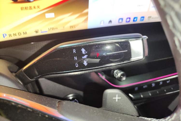 Used Cadillac XT5 2025 2.0T Luxury Version Gear Lever