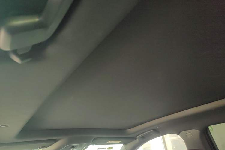 Used Cadillac XT5 2025 2.0T Platinum Edition Headliner