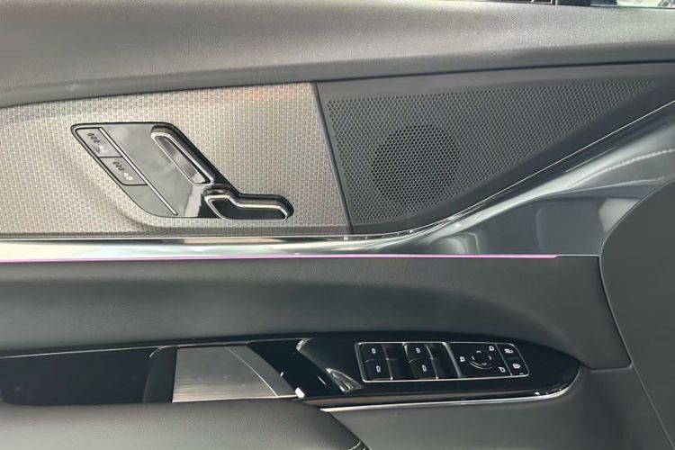 Used Cadillac XT5 2025 2.0T Luxury Version Interior 11