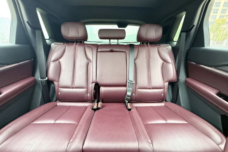 Used Cadillac XT5 2025 2.0T Platinum Edition Interior 12