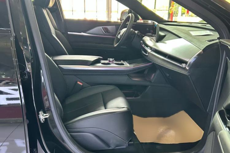 Used Cadillac XT5 2025 2.0T Luxury Version Interior 12