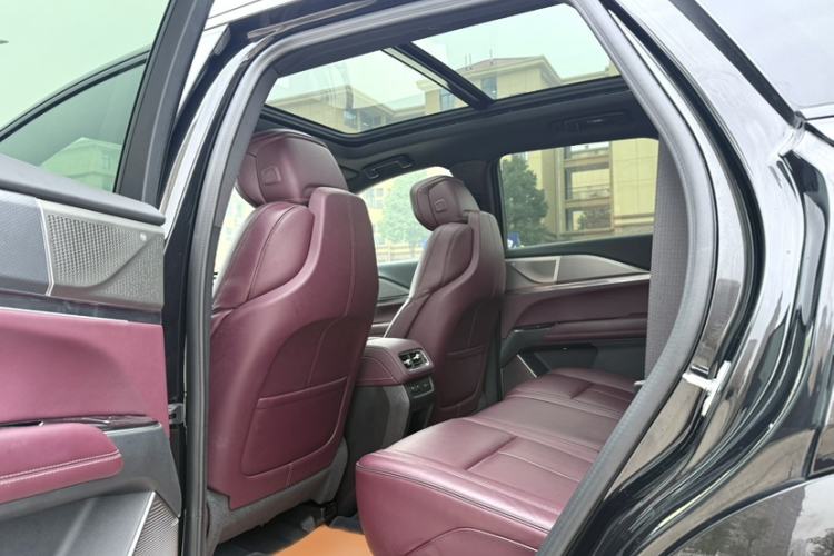 Used Cadillac XT5 2025 2.0T Platinum Edition Interior 14