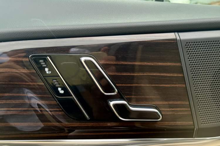 Used Cadillac XT5 2025 2.0T Luxury Version Interior 2