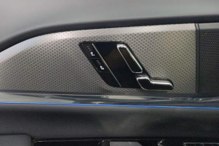 Used Cadillac XT5 2025 2.0T Luxury Version Interior 2