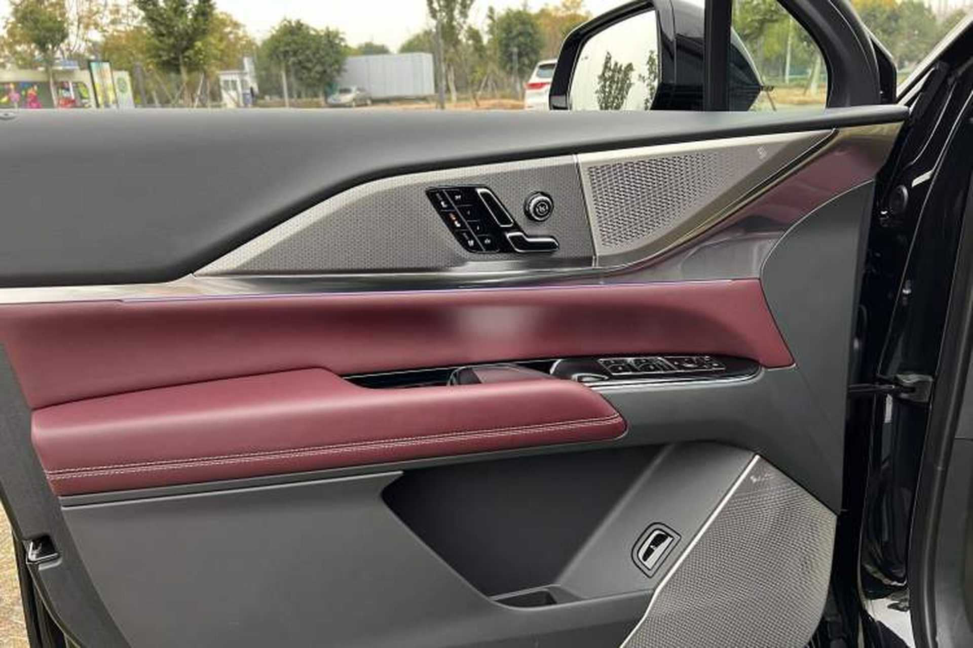 Used Cadillac XT5 2025 2.0T Platinum Edition Interior 2