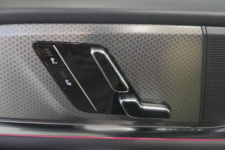 Used Cadillac XT5 2025 2.0T Luxury Version Interior 2