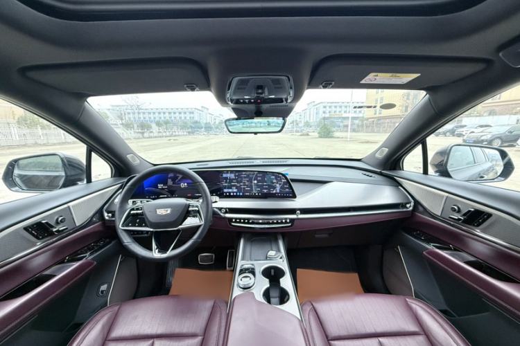 Used Cadillac XT5 2025 2.0T Platinum Edition Interior 3