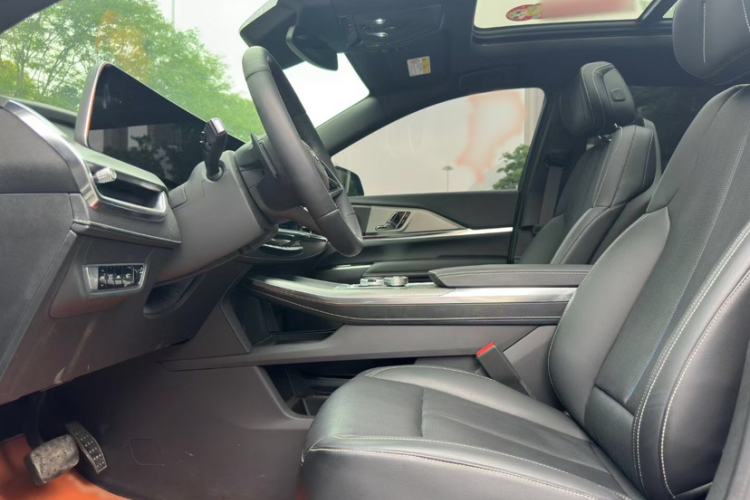Used Cadillac XT5 2025 2.0T Luxury Version Interior 3