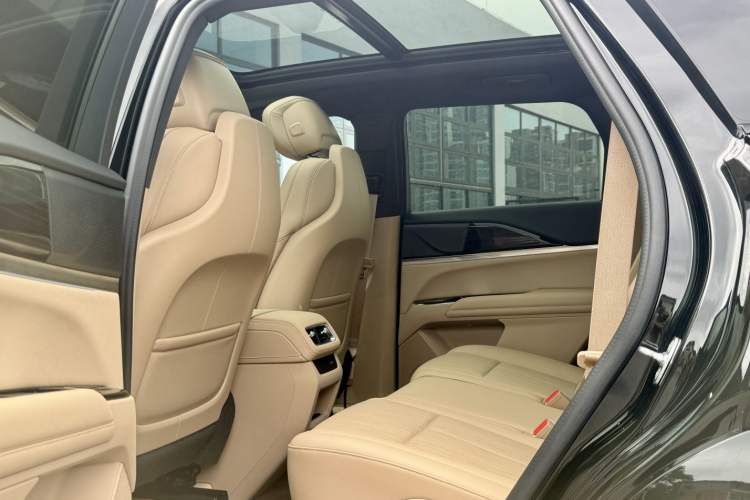 Used Cadillac XT5 2025 2.0T Luxury Version Interior 4