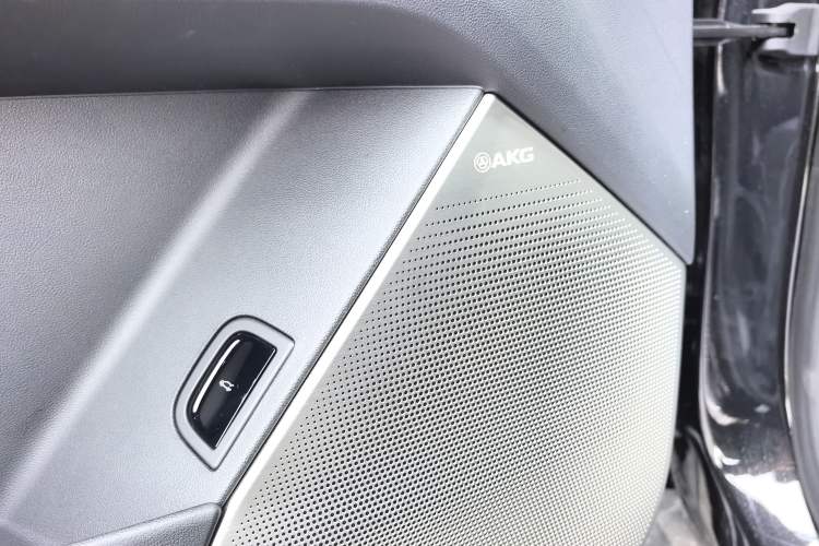 Used Cadillac XT5 2025 2.0T Prestige Version Interior 4