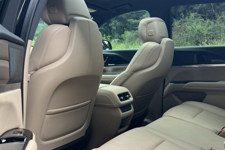 Used Cadillac XT5 2025 2.0T Luxury Version Interior 4