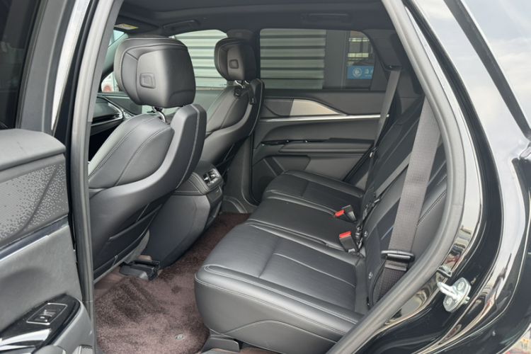 Used Cadillac XT5 2025 Model 2.0T Metropolitan Edition Interior 4