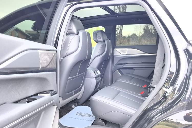 Used Cadillac XT5 2025 2.0T Prestige Version Interior 5