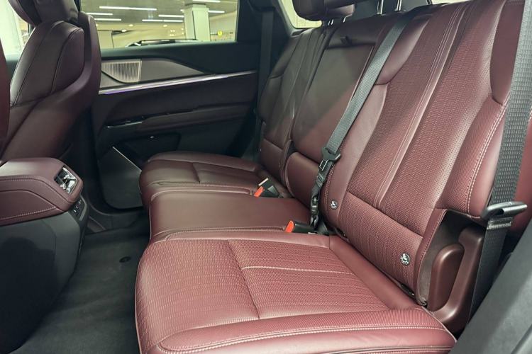 Used Cadillac XT5 2025 2.0T Platinum Edition Interior 5