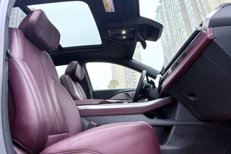 Used Cadillac XT5 2025 2.0T Platinum Edition Interior 6