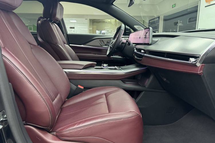 Used Cadillac XT5 2025 2.0T Platinum Edition Interior 6